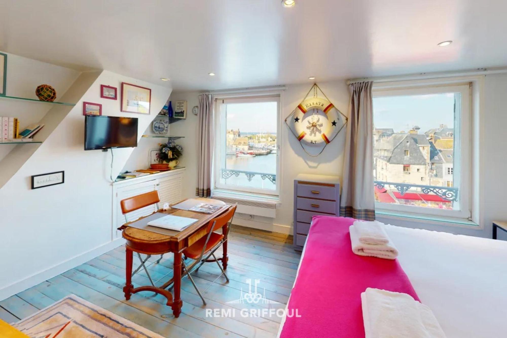 Racing The Wind Breathtaking Port View 2 Pers Apartment Honfleur