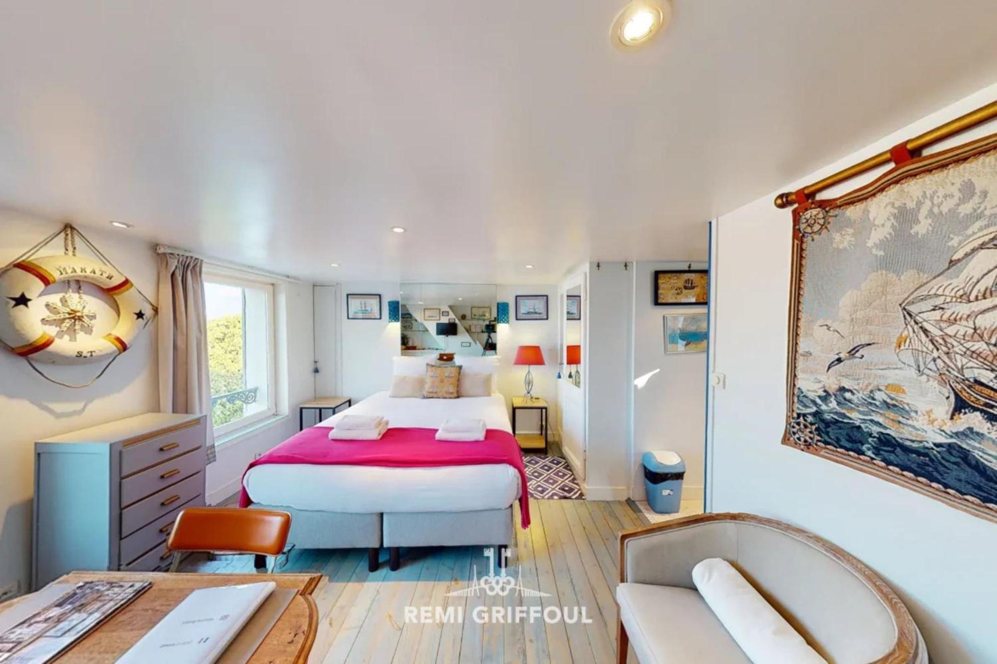 Racing The Wind Breathtaking Port View 2 Pers Apartment